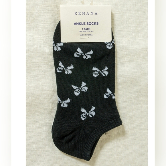 Zenana Black Ankle Socks with White Bow Pattern - Picture 1 of 3